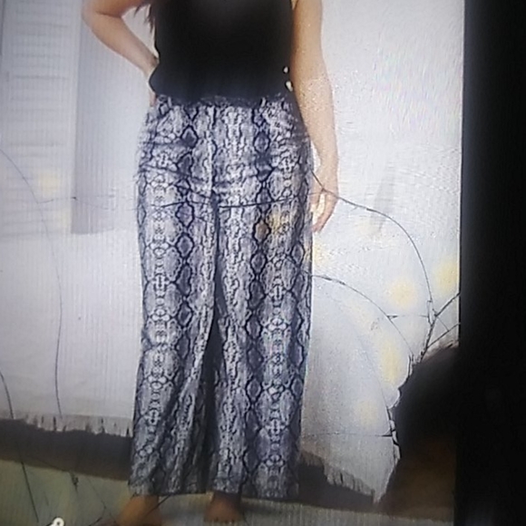 Snake skin print pants matching robe - Picture 2 of 5